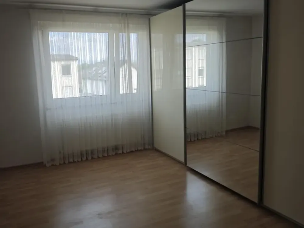 Teilmöblierte - helle und moderne 3 Zimmer Wohnung mit großem Balkon in ruhiger Lage von Bad Vilbel