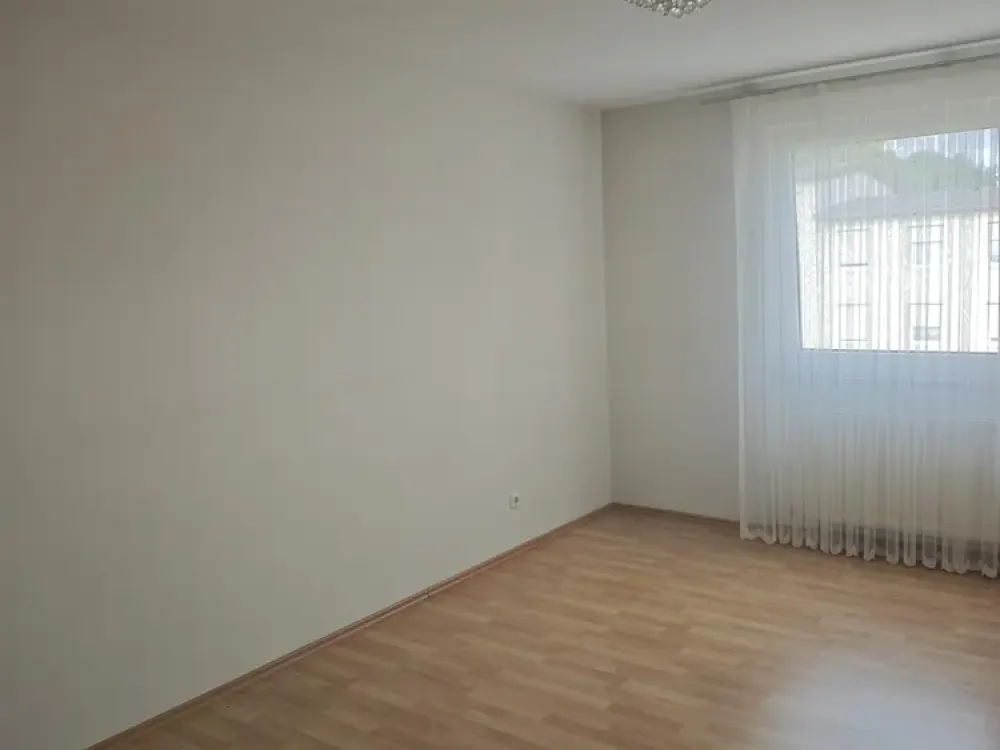 Teilmöblierte - helle und moderne 3 Zimmer Wohnung mit großem Balkon in ruhiger Lage von Bad Vilbel