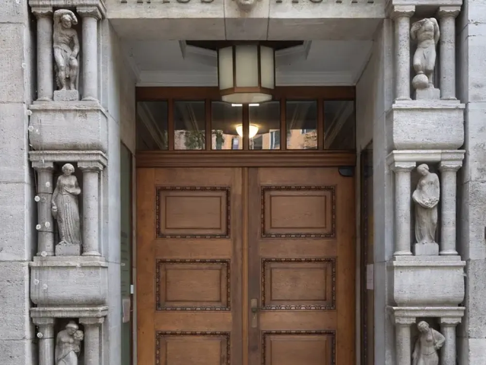 Potsdamer Platz - Urbaner Luxus & zeitlose Eleganz​ im historischen Haus Huth!