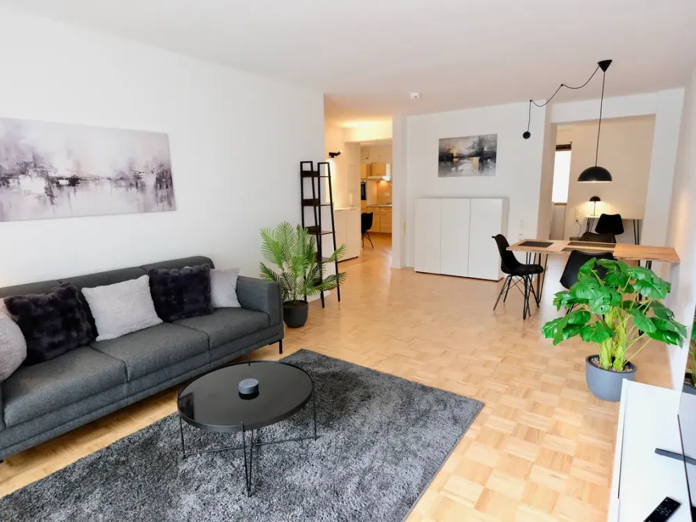* Super schick möblierte 2-Zi-Wohnung mit XXL-Balkon * Nähe Marienplatz *