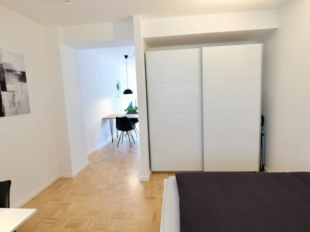 * Super schick möblierte 2-Zi-Wohnung mit XXL-Balkon * Nähe Marienplatz *