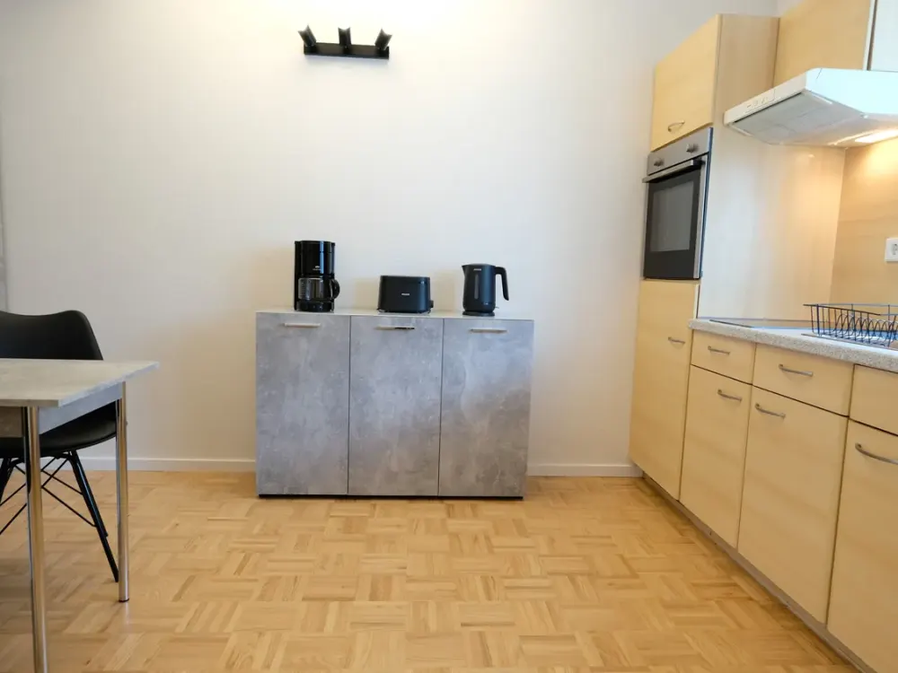 * Super schick möblierte 2-Zi-Wohnung mit XXL-Balkon * Nähe Marienplatz *