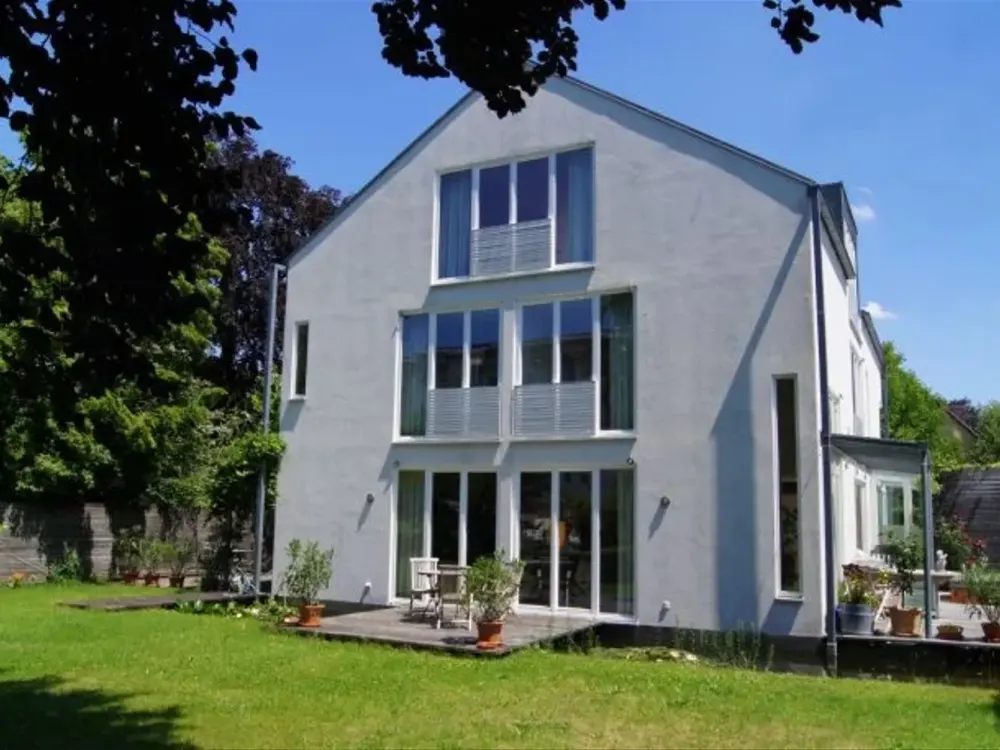 Moderne, lichtdurchflutete Dachgeschoss Wohnung mit Loft-Charakter in 2-Familienhaus - VON PRIVAT