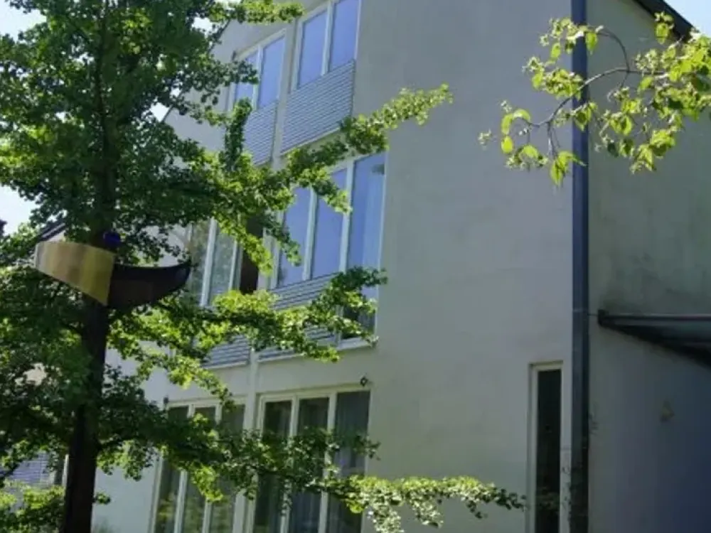 Moderne, lichtdurchflutete Dachgeschoss Wohnung mit Loft-Charakter in 2-Familienhaus - VON PRIVAT