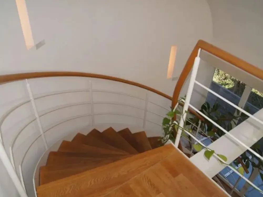 Moderne, lichtdurchflutete Dachgeschoss Wohnung mit Loft-Charakter in 2-Familienhaus - VON PRIVAT