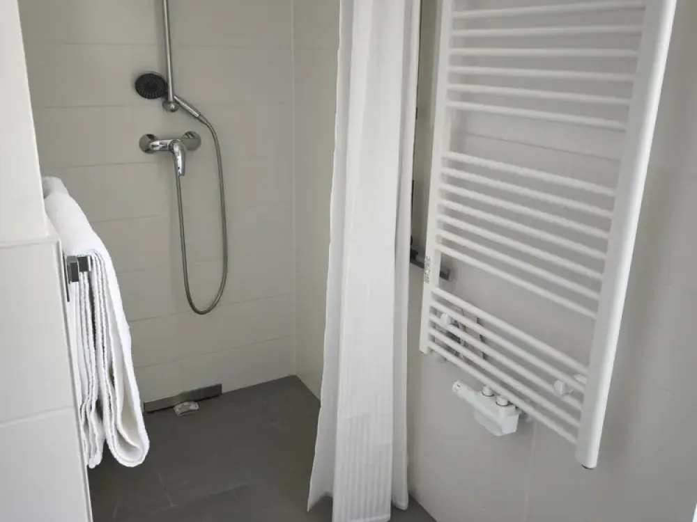 Neue gehobene helle 2-Zimmer-SG Wohnung mit Terrassen/Keller/Tiefgarage