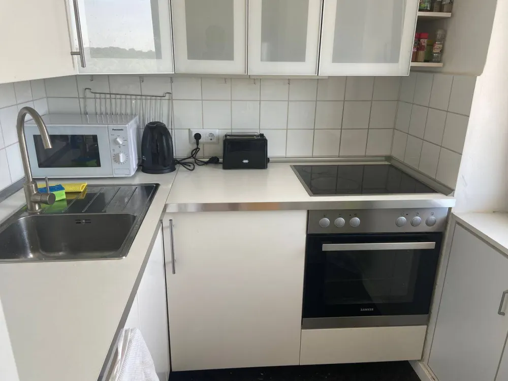 Südstadt/Bult, near TiHo: beautiful 1-room apartment with view, balcony, fitted kitchen, parquet and cellar compartment
