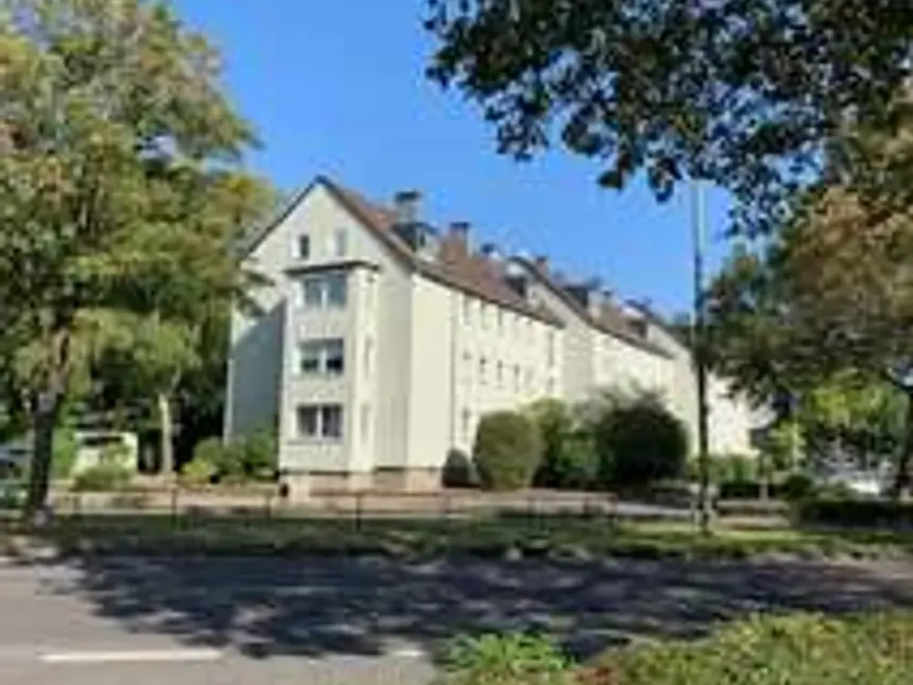 Großzügig geschnittene, helle 2-Zimmer-Dachgeschosswohnung