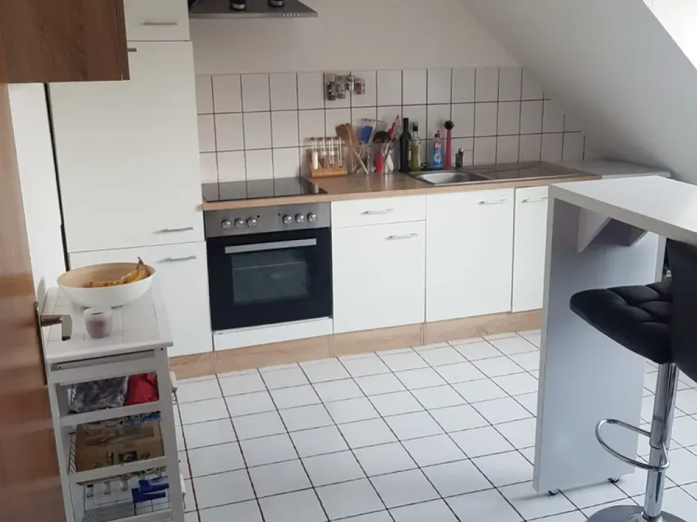 Großzügig geschnittene, helle 2-Zimmer-Dachgeschosswohnung