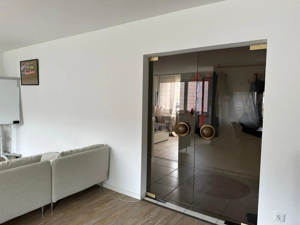 Hell 2 Zimmer Wohnung 80qm ab 1.10 mit Balkon