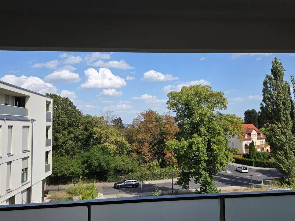 2-Zimmer-Wohnung mit 2 Balkonen und Blick über Dresden