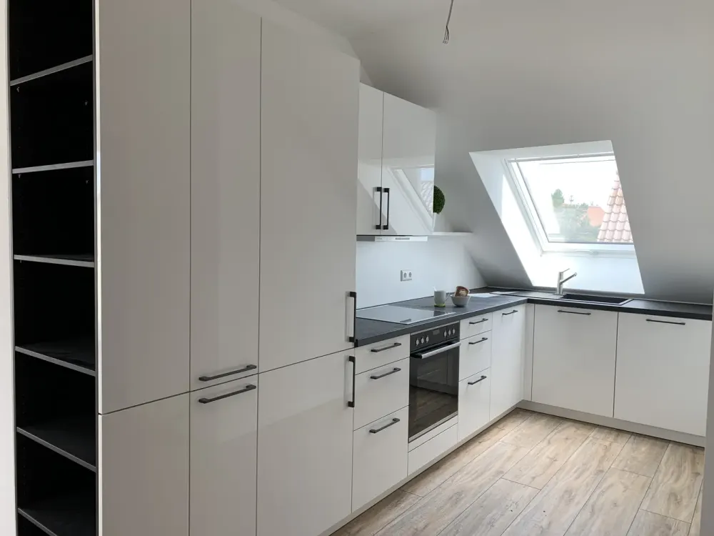 moderne 3-Zi-Wohnung | mit sehr großem Keller (Stellplatz mit e-Ladesäule)