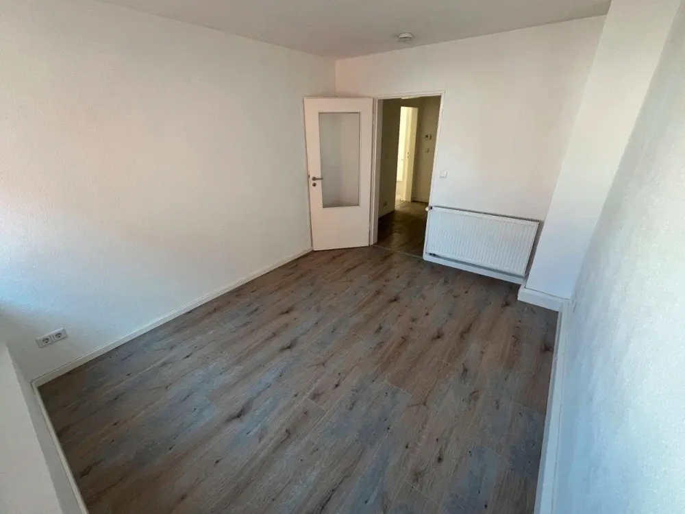 Nachmieter für 3 Zimmer Wohnung-Jobcenter !