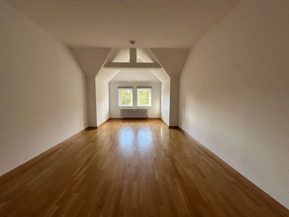 Helle 4-Raum-Wohnung mit Balkon & Garten