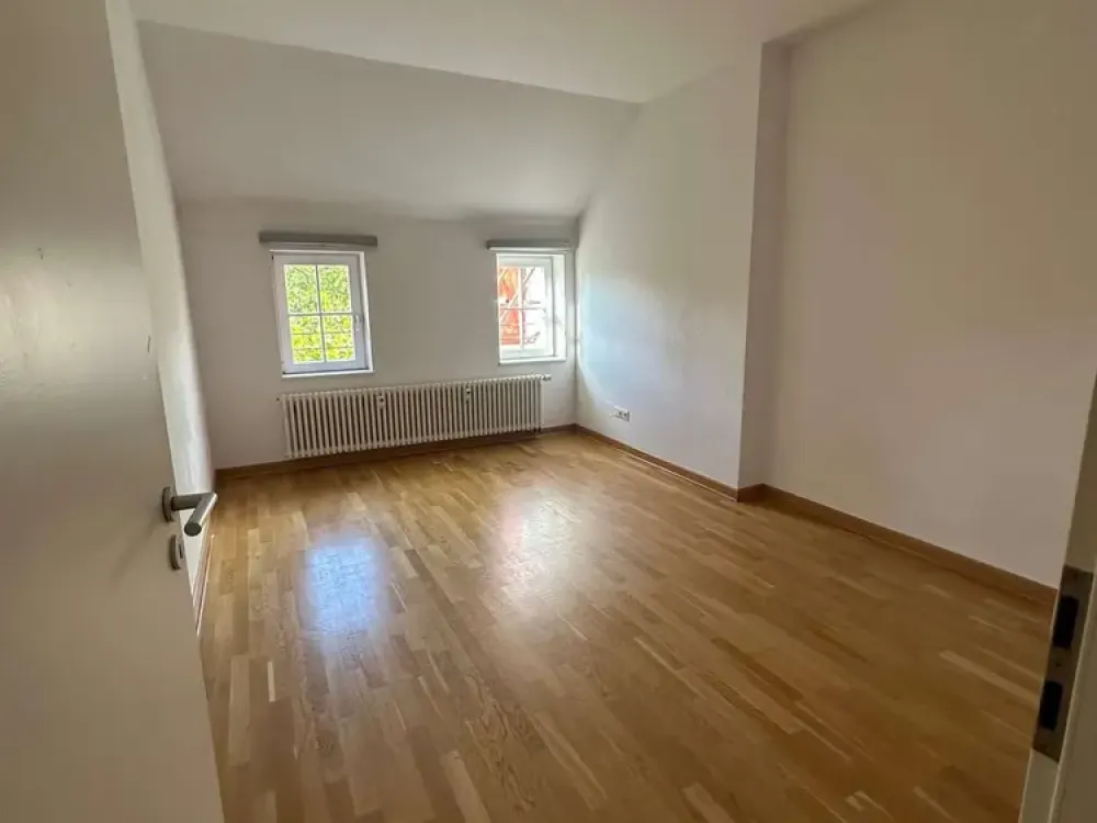 Helle 4-Raum-Wohnung mit Balkon & Garten