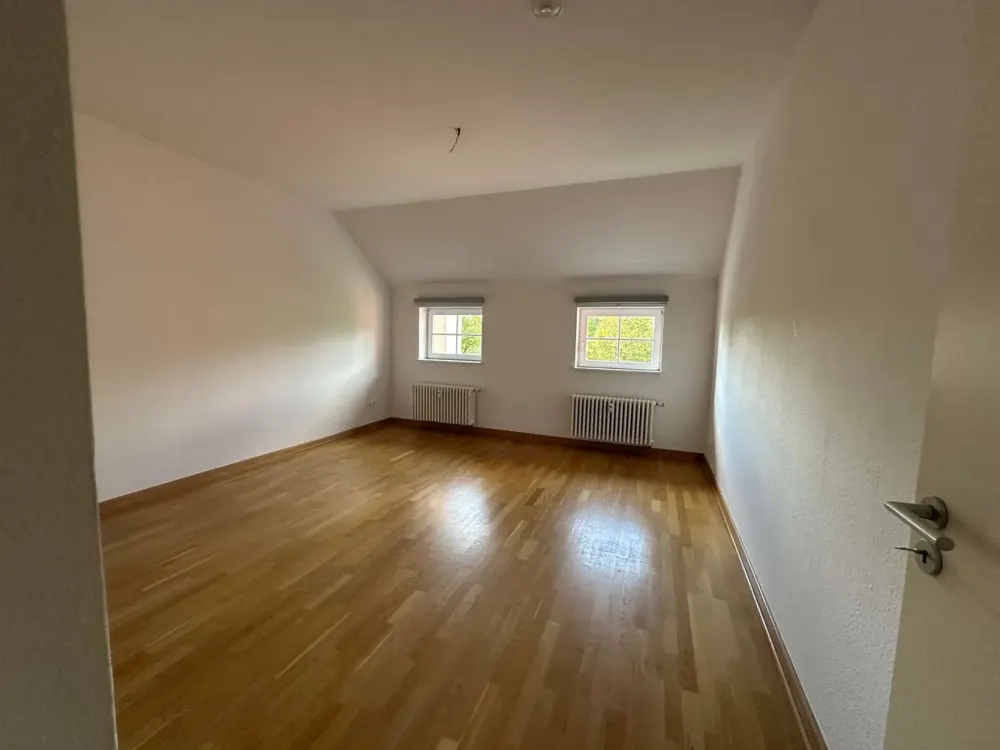 Helle 4-Raum-Wohnung mit Balkon & Garten
