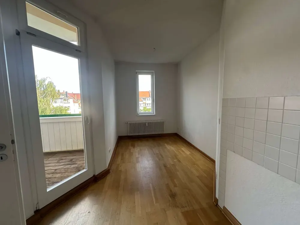 Helle 4-Raum-Wohnung mit Balkon & Garten