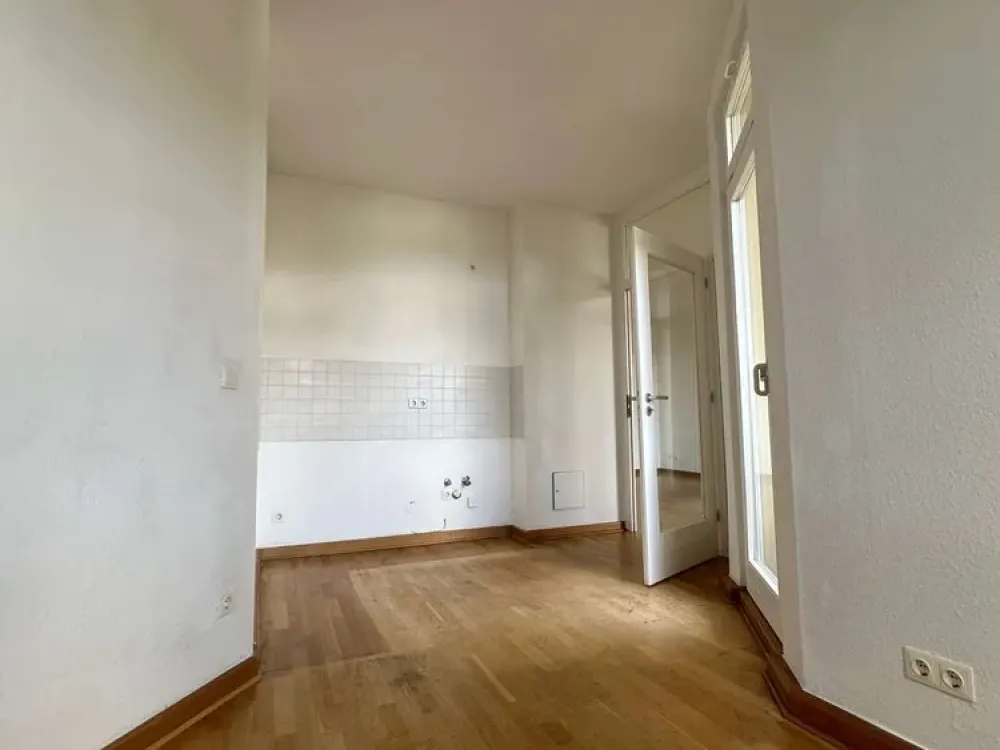 Helle 4-Raum-Wohnung mit Balkon & Garten