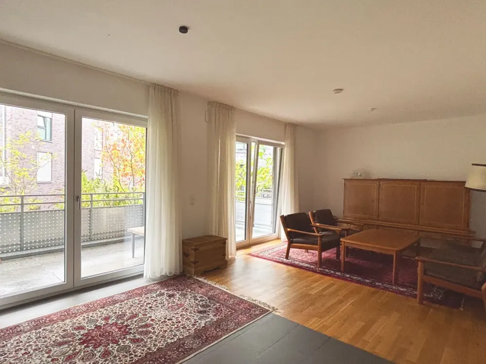 Neuwertige und großzügige 2-Zimmer-Wohnung in zentrale Lage