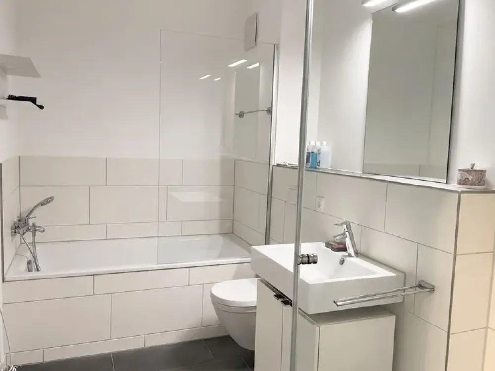 Neuwertige und großzügige 2-Zimmer-Wohnung in zentrale Lage
