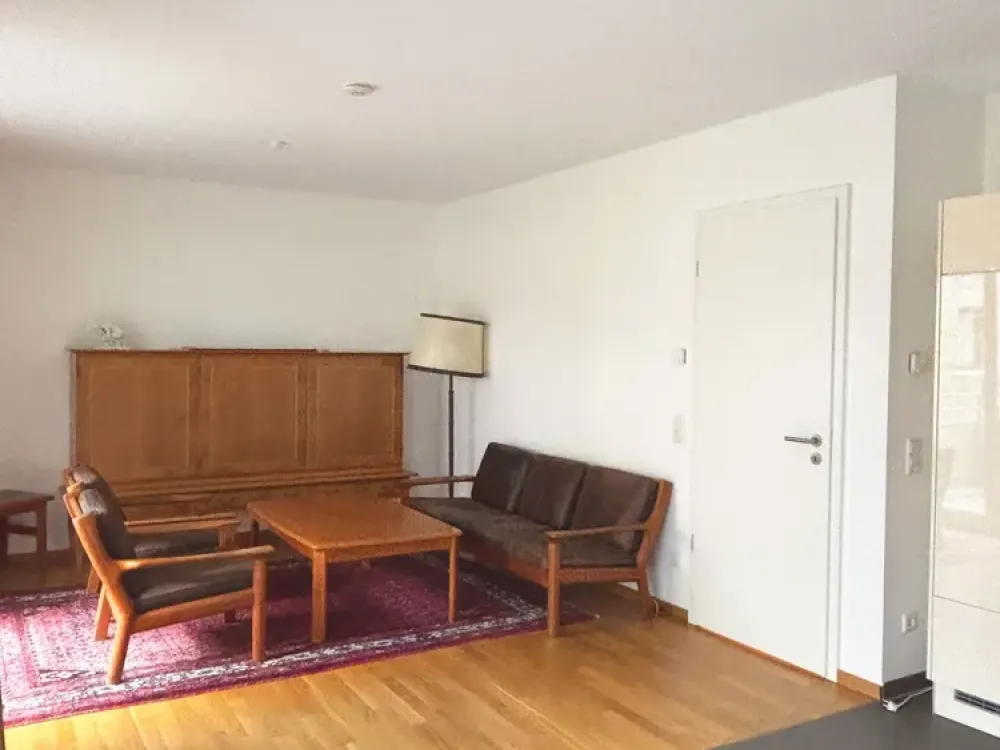 Neuwertige und großzügige 2-Zimmer-Wohnung in zentrale Lage