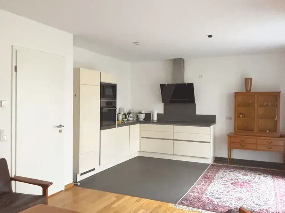 Neuwertige und großzügige 2-Zimmer-Wohnung in zentrale Lage