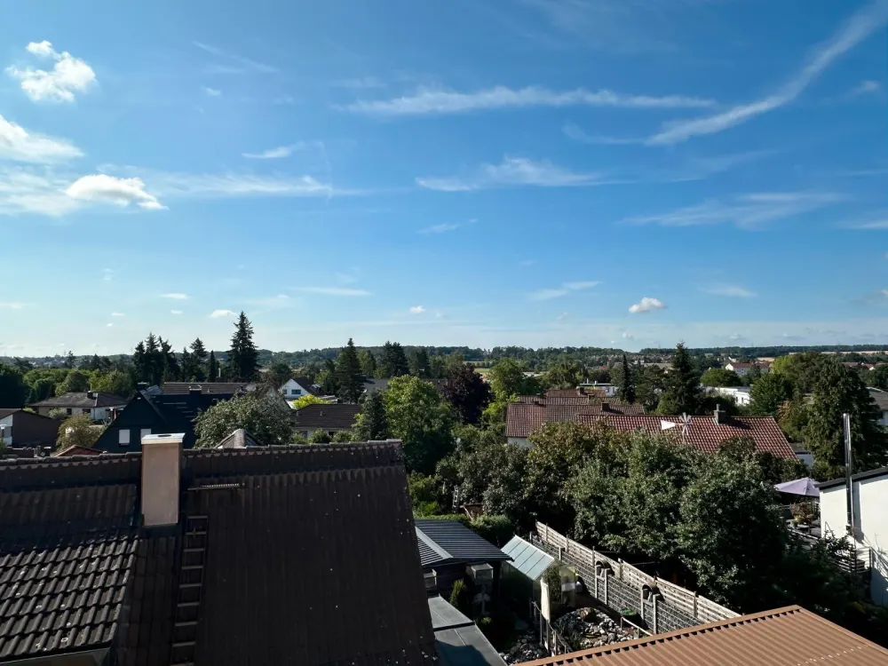 Schöne sonnige DG 2-Zi.-Whg. im Grünen - Erstbezug nach Sanierung