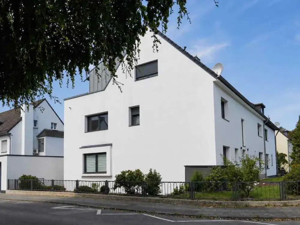 Quiet and Spacious 2-Room Apartment with Greenery at the Door