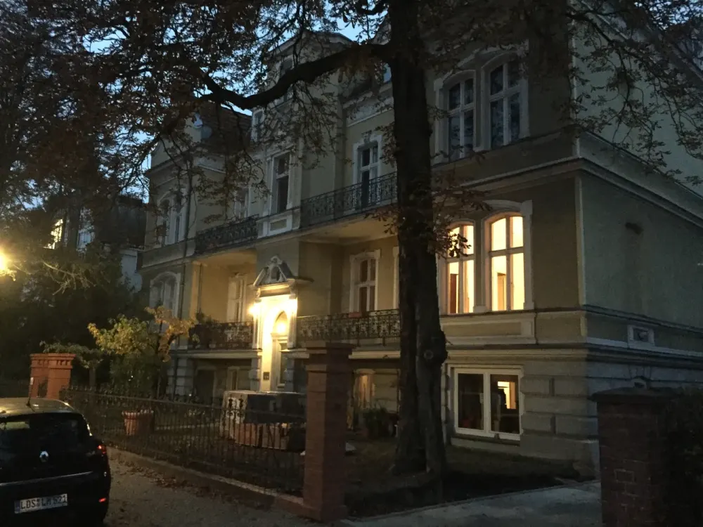 +++ Grunewald-2-Zimmerwohnung nähe Halensee +++