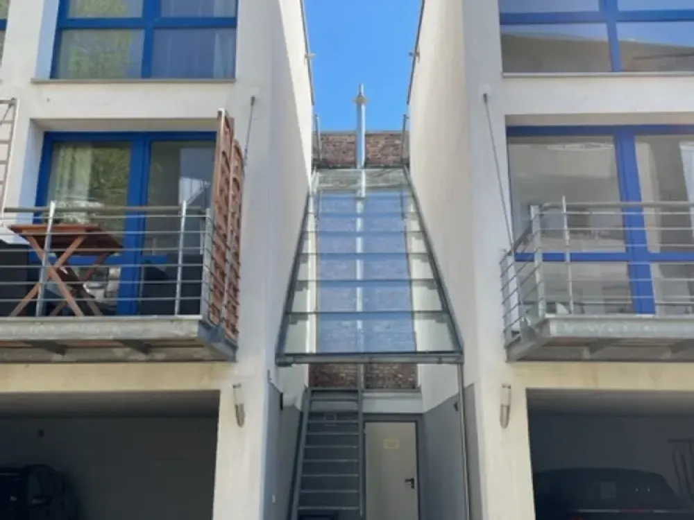 Kl. styl. Geb. komplex im Hinterhof, zentral, ren., Balkon