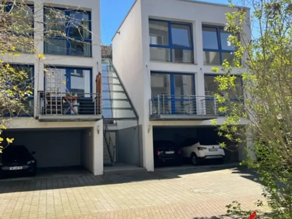Kl. styl. Geb. komplex im Hinterhof, zentral, ren., Balkon