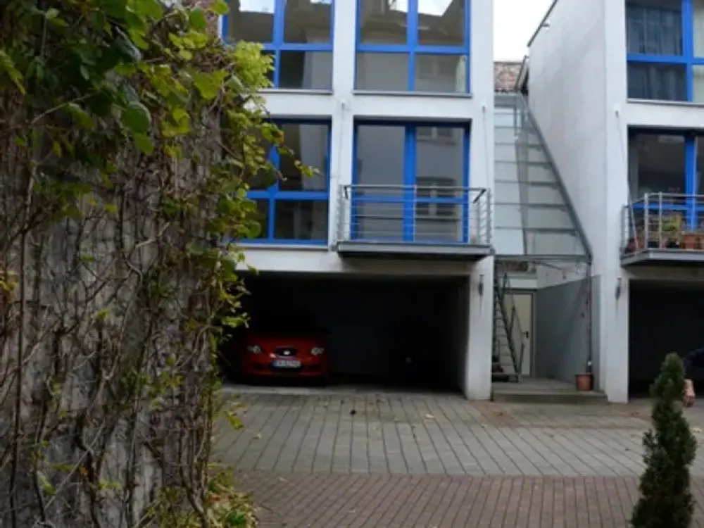 Kl. styl. Geb. komplex im Hinterhof, zentral, ren., Balkon