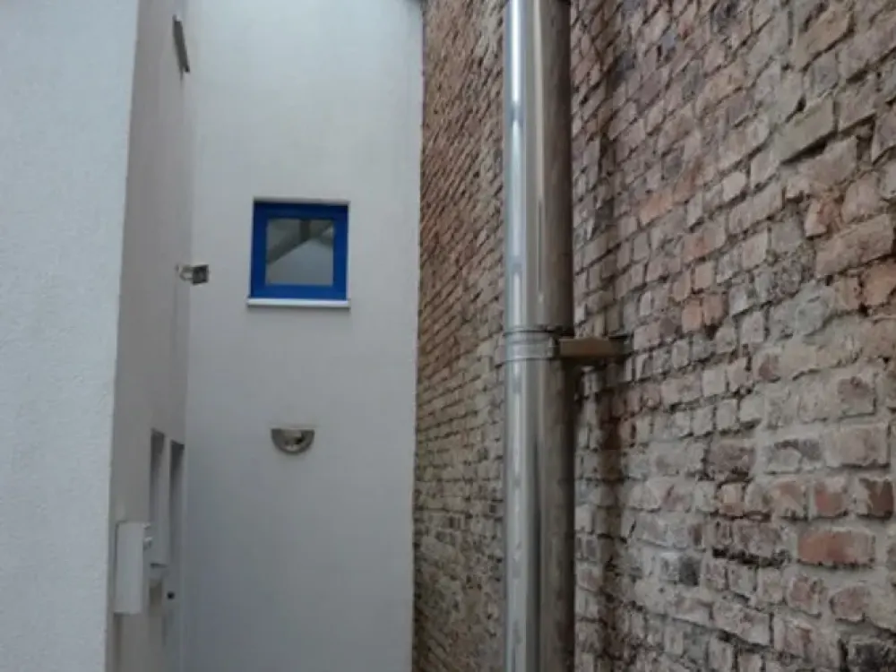 Kl. styl. Geb. komplex im Hinterhof, zentral, ren., Balkon