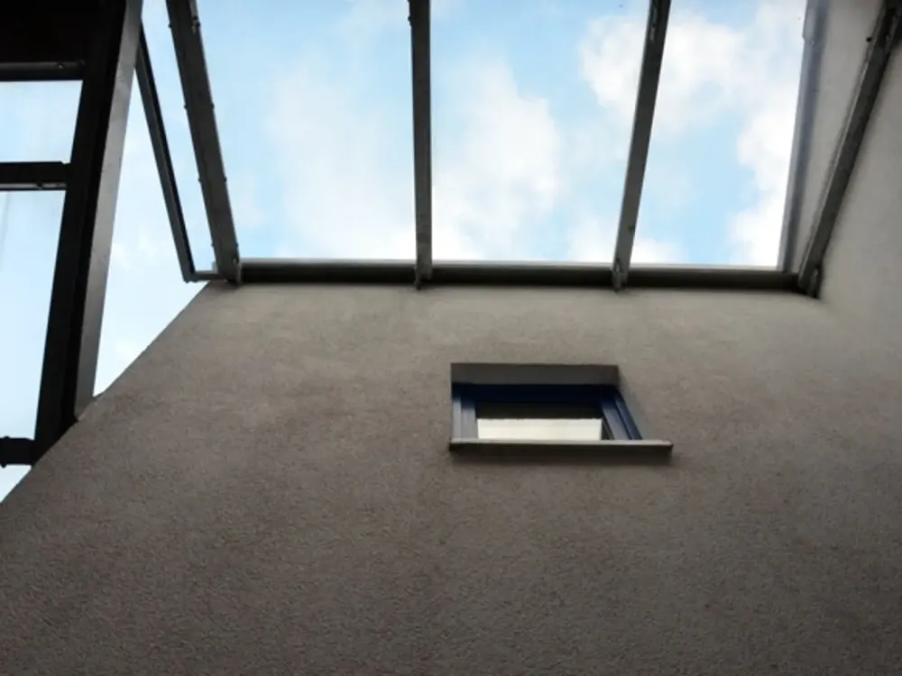 Kl. styl. Geb. komplex im Hinterhof, zentral, ren., Balkon
