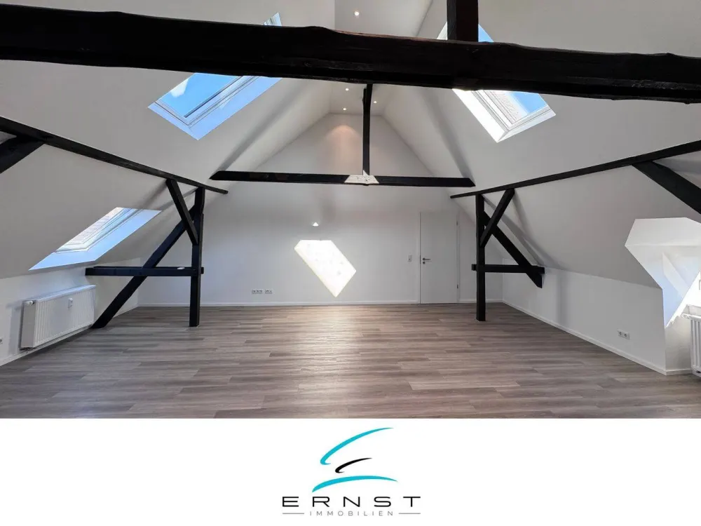 Hochwertig sanierte 3 Zimmer-Dachgeschosswohnung mit besonderem Loftcharakter und modernem Wohnkomfort