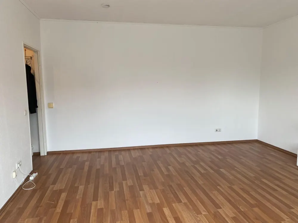 Zentrale 1-Zimmer Wohnung mit Südbalkon, Küche & Stellplatz