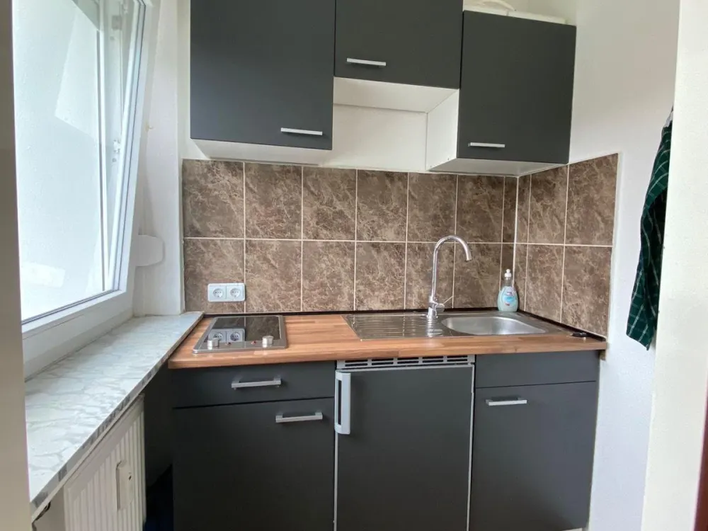 Zentrale 1-Zimmer Wohnung mit Südbalkon, Küche & Stellplatz