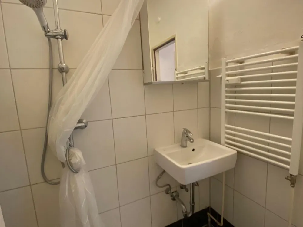 Zentrale 1-Zimmer Wohnung mit Südbalkon, Küche & Stellplatz