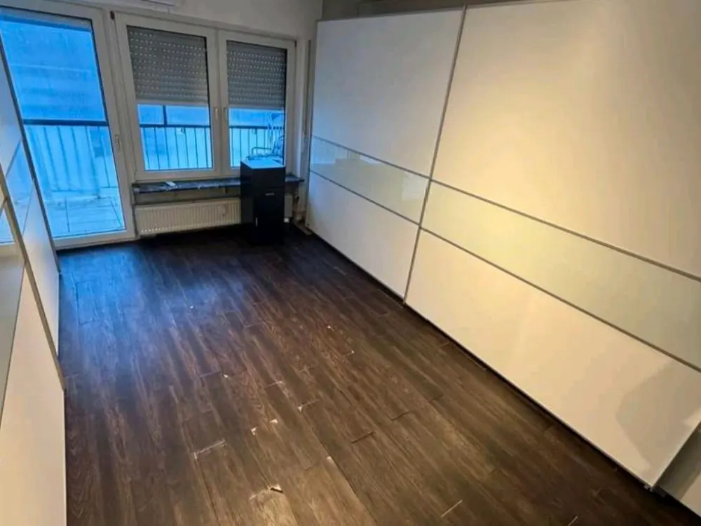 Helle 3-Zimmer-Wohnung mit Balkon, Einbauküche und Teilmöblierung