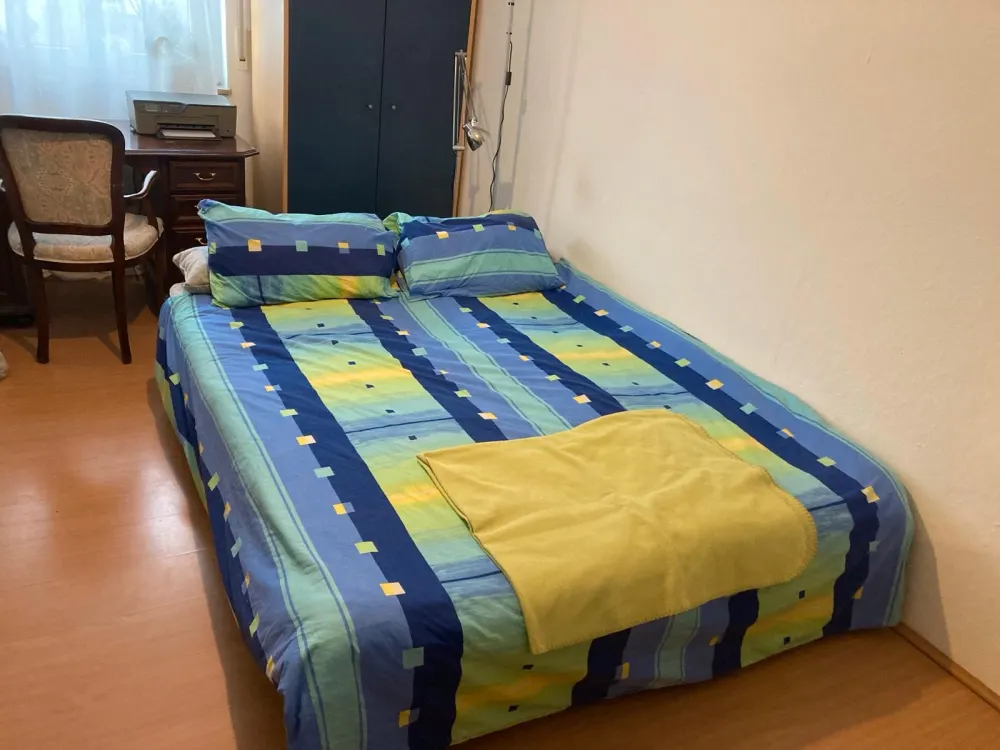Möbliertes Zimmer in 78 m2 großer 2er-WG mit Balkon