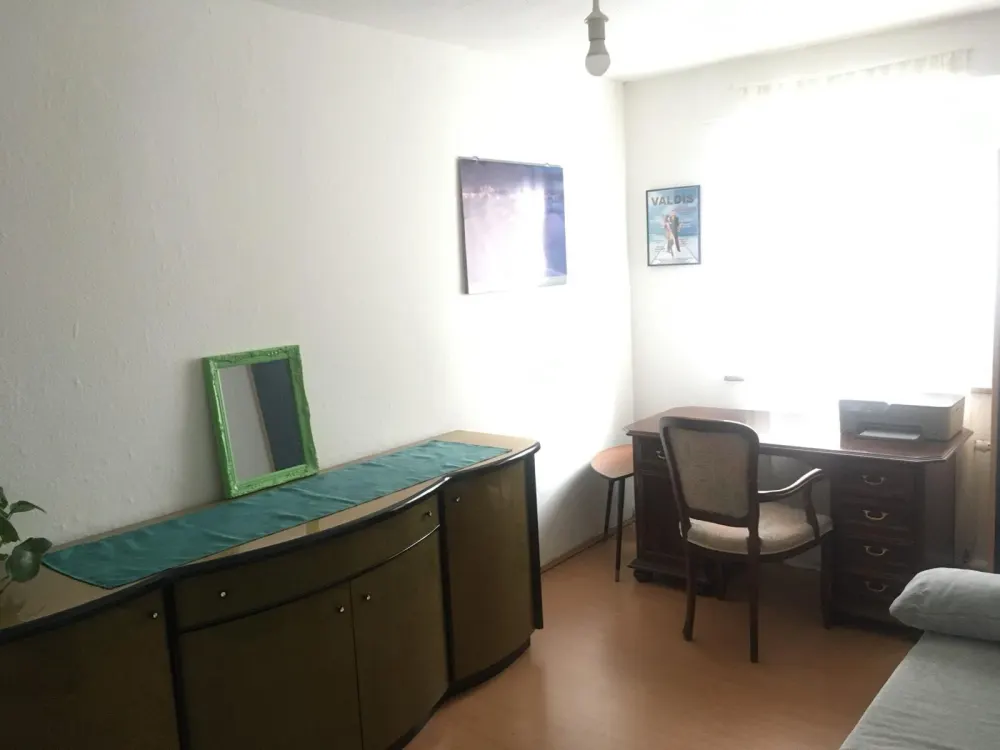 Möbliertes Zimmer in 78 m2 großer 2er-WG mit Balkon