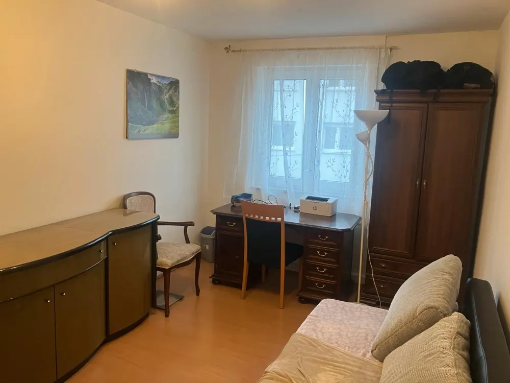 Möbliertes Zimmer in 78 m2 großer 2er-WG mit Balkon