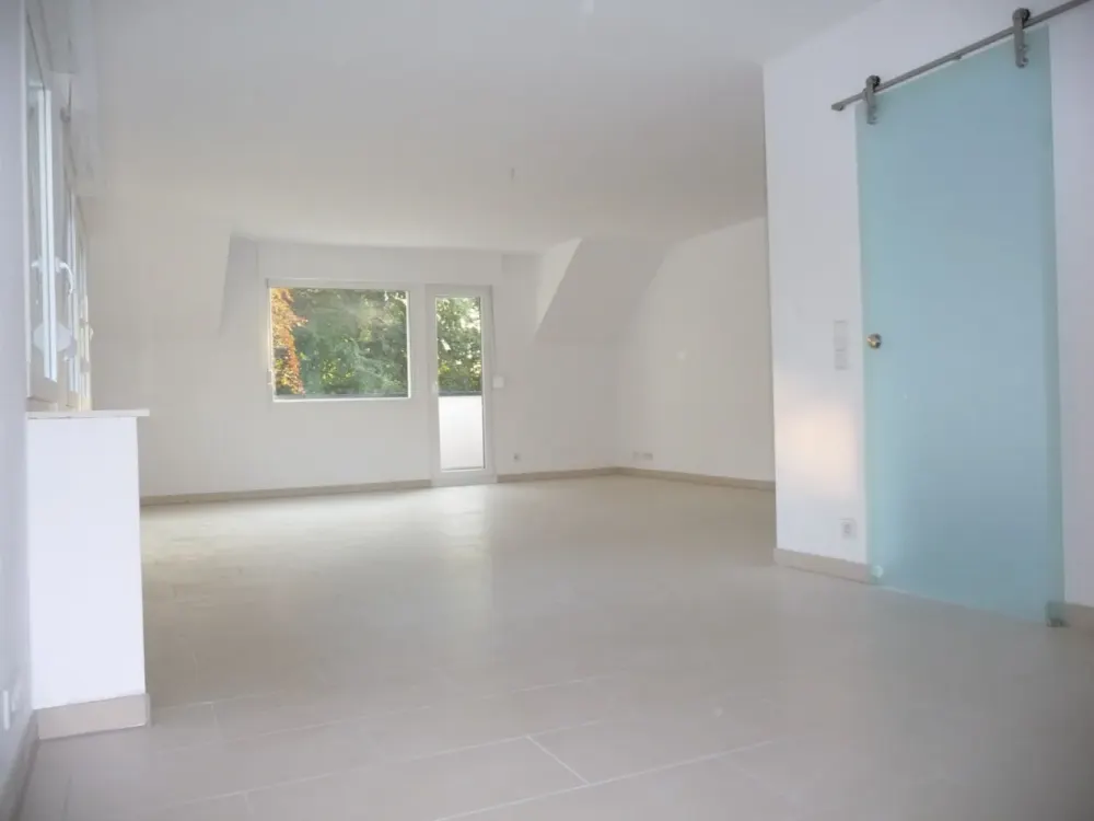 Ratingen, View of Wasserburg "Haus zum Haus", Comfort Apartment, 76m², 2 Rooms, Kitchen-Bathroom, Balcony, Garage Optional