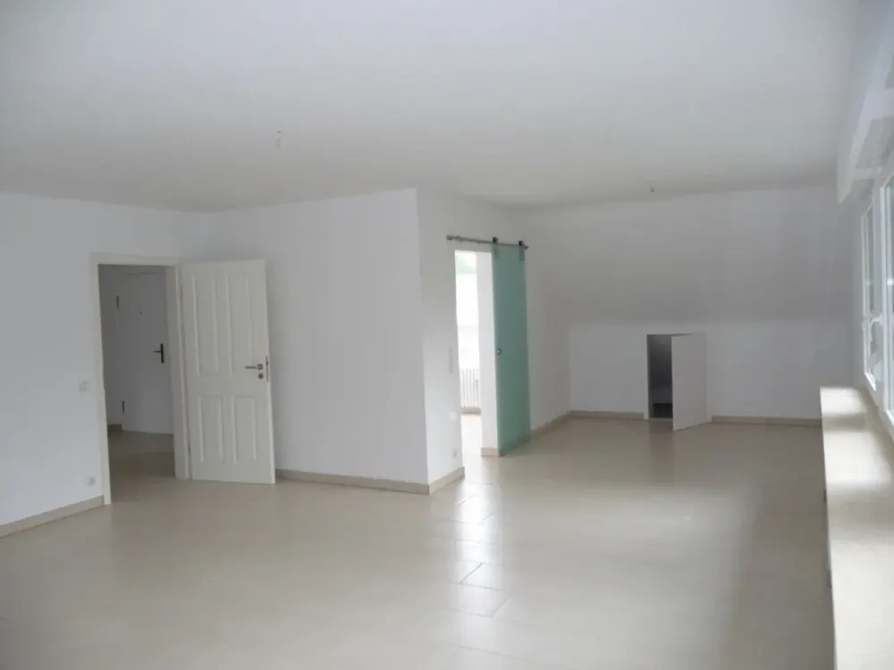 Ratingen, View of Wasserburg "Haus zum Haus", Comfort Apartment, 76m², 2 Rooms, Kitchen-Bathroom, Balcony, Garage Optional