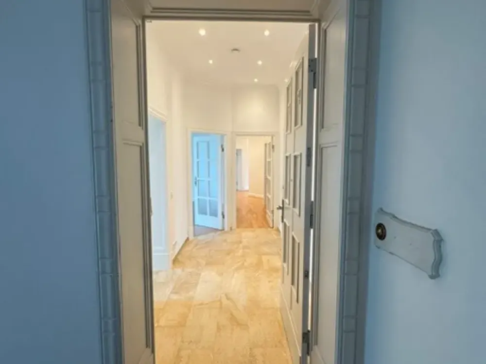 +++ 7-Zimmer-Altbauwohnung mit Wintergarten +++