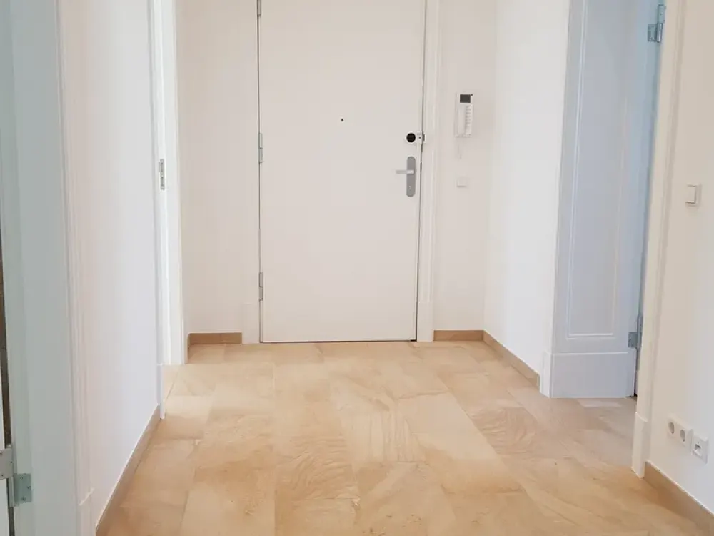 +++ 7-Zimmer-Altbauwohnung mit Wintergarten +++
