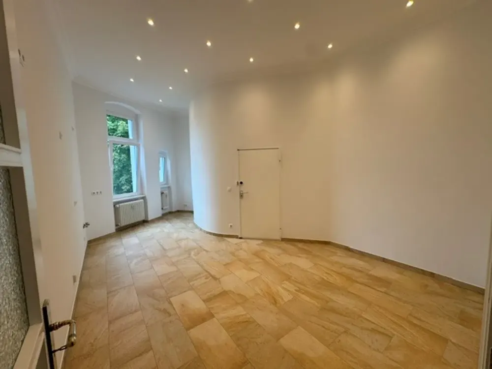 +++ 7-Zimmer-Altbauwohnung mit Wintergarten +++