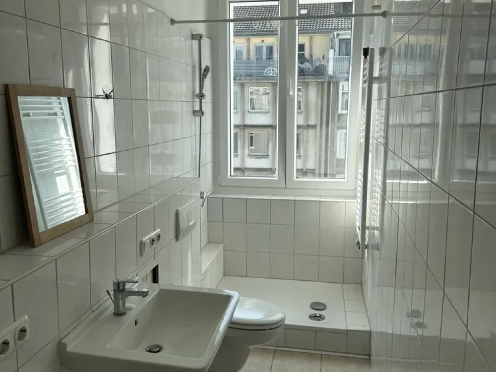 helle 2 Zimmer in top Citylage, kurzfristig bezugsfrei