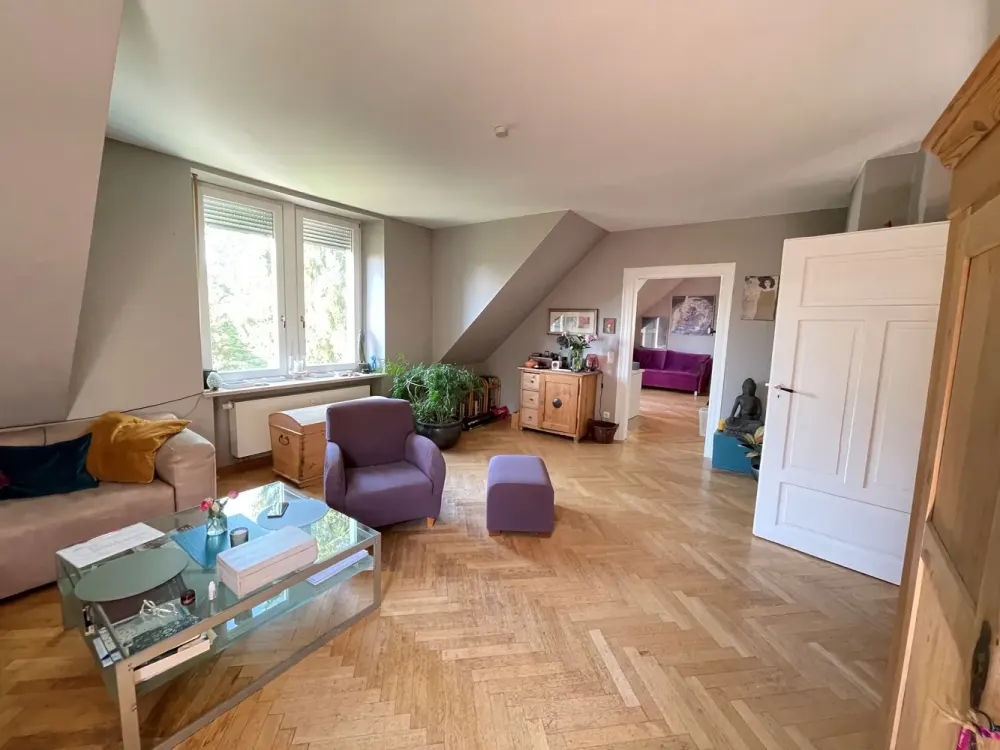 Helle Maisonettewohnung mit Südbalkon & Einbauküche, Ruhe & Raum auf zwei Etagen