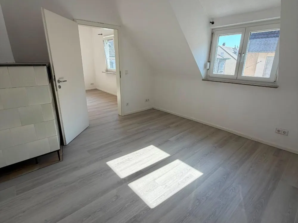 Helle 3-Zimmer-Wohnung-Zuffenhausen. Neu Renoviert-Einzugsbereit